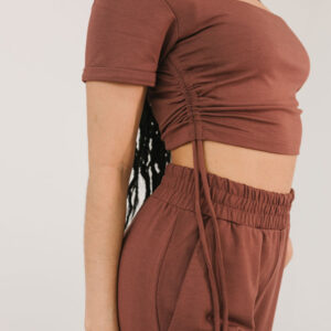 Blusa decote quadrado canela
