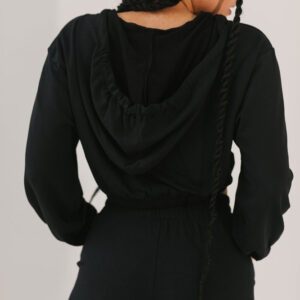 Detalhe Capuz Moleton Preto